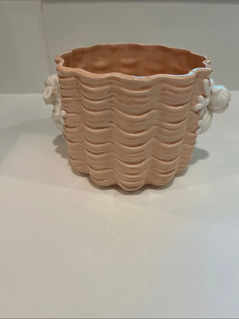 Vintage FITZ AND FLOYD CACHEPOT Peach w/ raised White Seashells/coral on side
